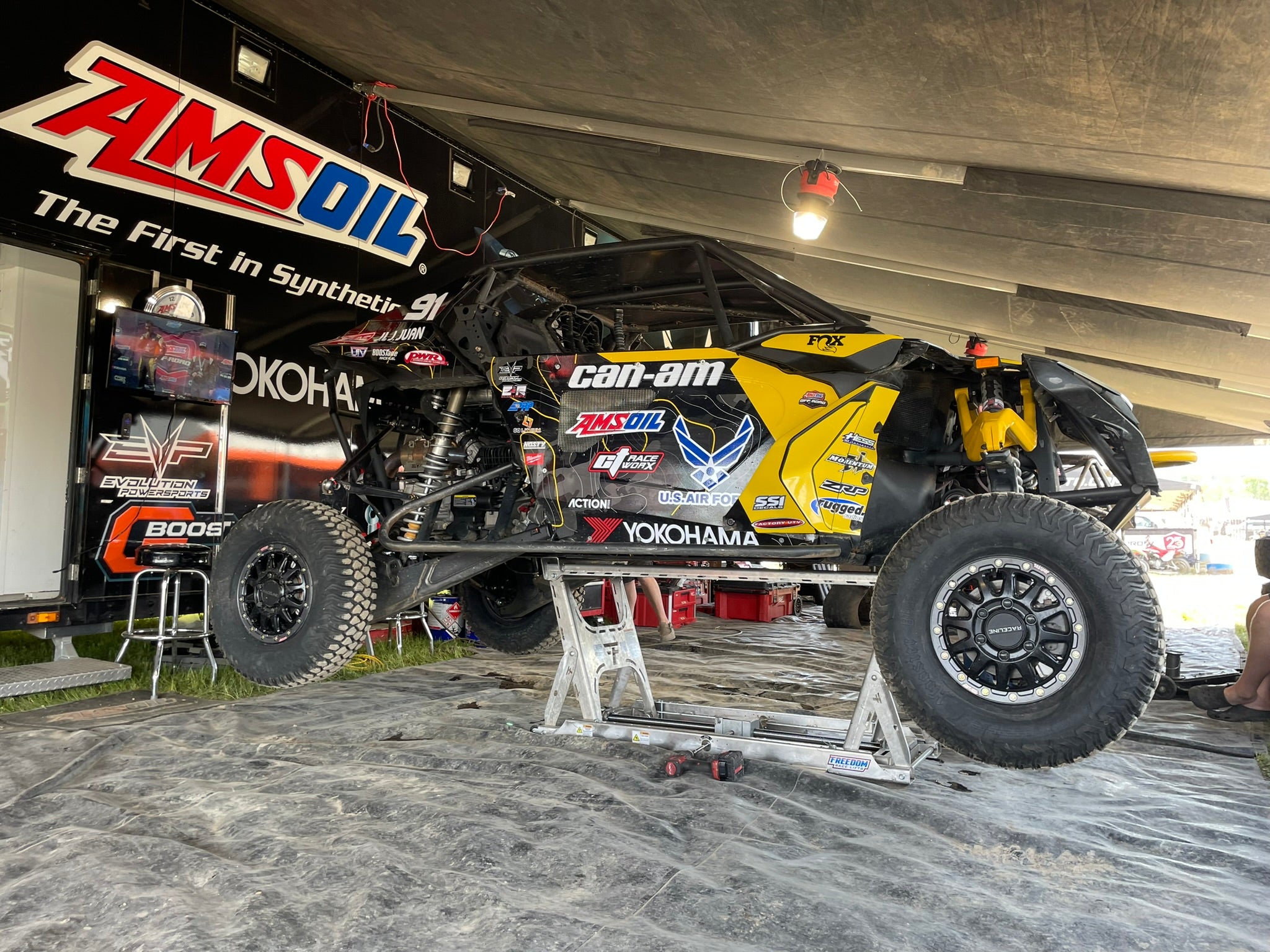UTV3000 UTV Lift - Main Image